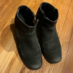 Teva Women's Greenish Brown Nubuck Leather Zip-up Foxy Ankle Boot - size 8.5